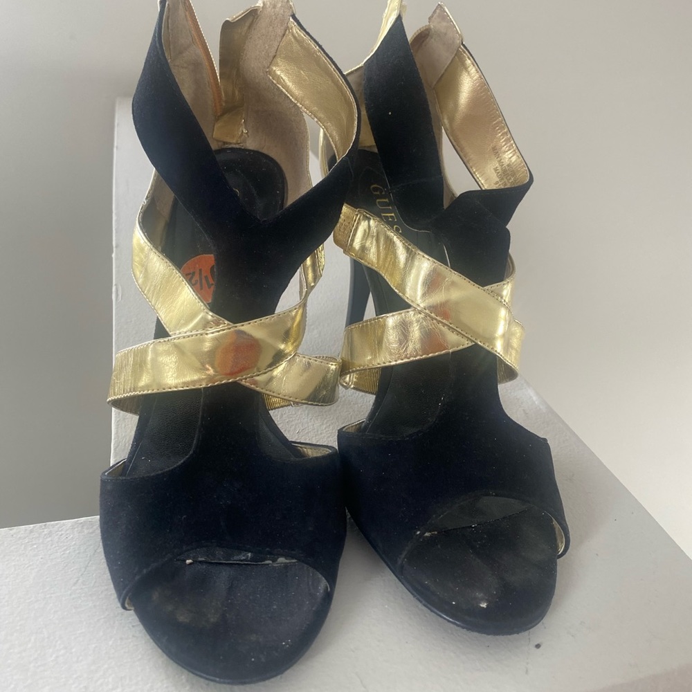 Guess Shoes - Picture 2 of 4